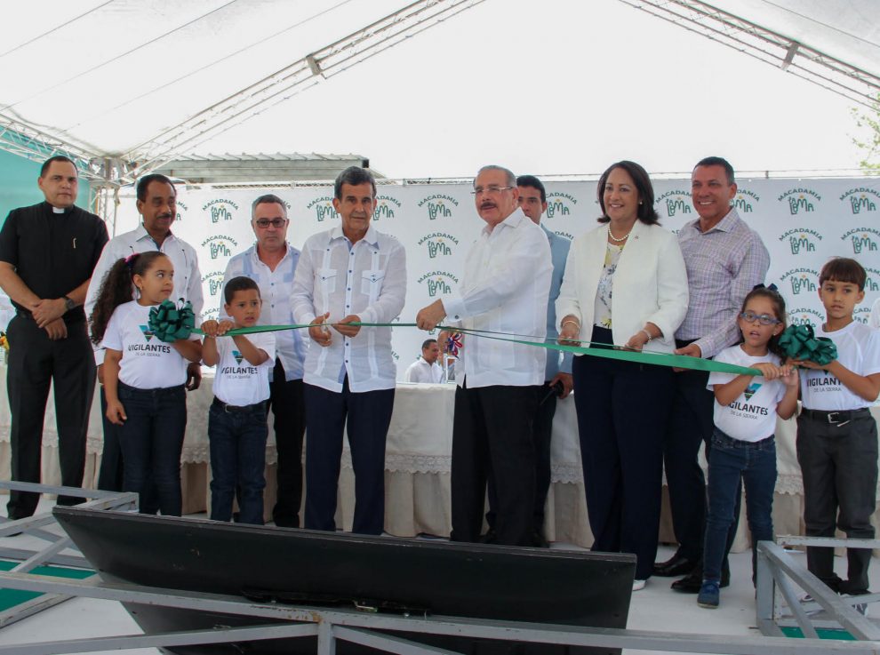 1. inauguración de la primera planta de macadamia del país y el caribe