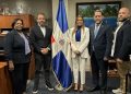 La Asociación Dominicana de Constructores y Promotores de Viviendas (Acoprovi) y representantes del Consulado Dominicano en la ciudad de Nueva York, Estados Unidos.