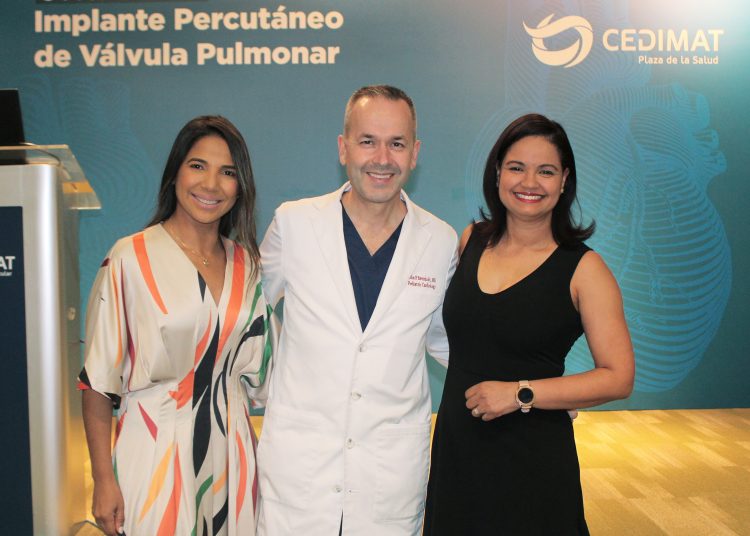 Doctores Rebeca Pérez, John Breinholt y Adabeyda Báez. - Fuente externa.