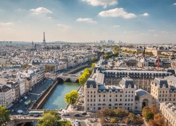 Durante el pasado año, el área metropolitana del Gran París recibió 36.9 millones de turistas, lo que significa un 6.8% más que en 2022. - Fuente externa.