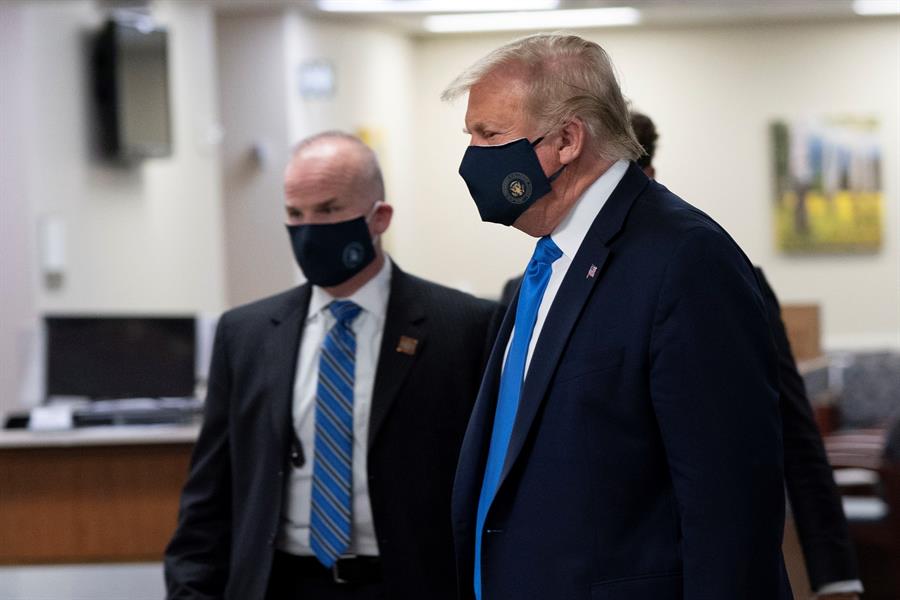 Donald Trump usa mascarilla