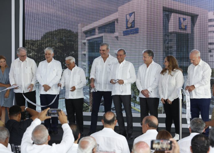 A la actividad asistieron el presidente, Luis Abinader y los principales empresarios de Santiago. | Fuente externa.
