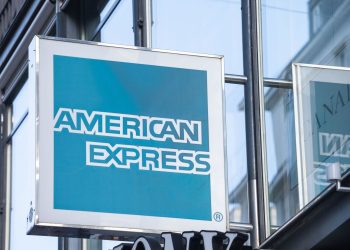 American Express ha avanzado que para el conjunto del ejercicio 2024 espera que los ingresos suban entre un 9% y un 11%, lo que situaría el beneficio por acción entre los US$12.65 y US$13.15 (€11.85 y 12.32).
