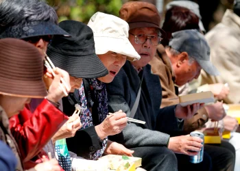 El país asiático ha vuelto asimismo a pulverizar su récord de centenarios, que se estiman en unos 92,139, de los que el 88.5% son mujeres. - Fuente externa.