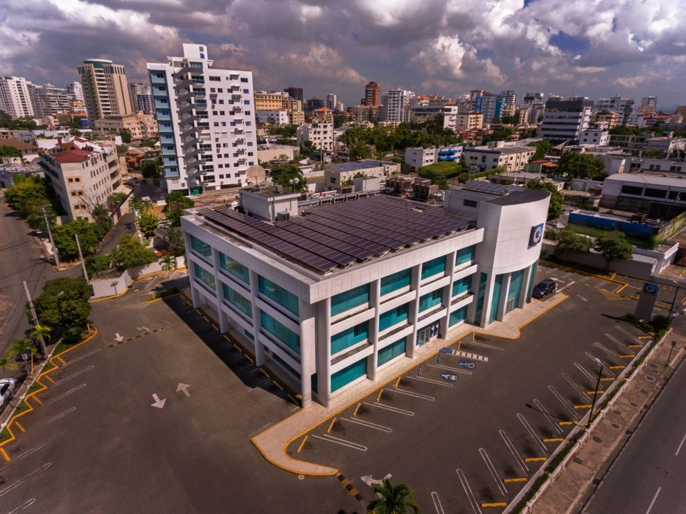 bpd 002 el popular informó que culminó el año con 54 oficinas y 30 áreas de parqueos techados con paneles solares