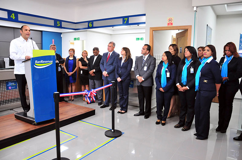 El administrador general del BanReservas inauguró una oficina ubicada en San Juan Shopping Center, en Bávaro.