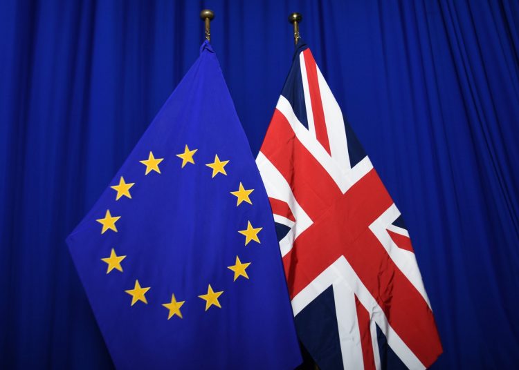 Bandera de la Unión Europea y Reino Unido