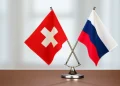 Banderas suiza y rusa, respectivamente. - Fuente externa.