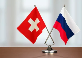 Banderas suiza y rusa, respectivamente. - Fuente externa.