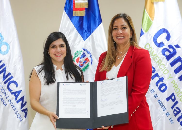 Biviana Riveiro Disla, directora ejecutiva de ProDominicana, y Mileyka Brugal, presidente de la Cámara de Comercio de Puerto Plata.