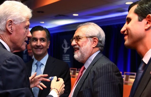 Bill Clinton,Carlos José Marti, Rolando González Búnster y Roberto Herrera durante el encuentro en Nueva York.