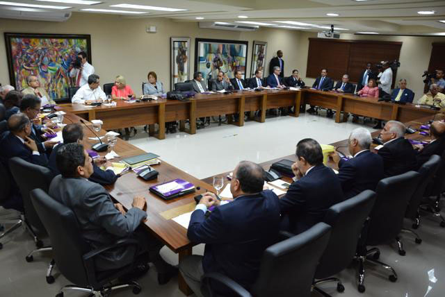 El Comité Político del PLD es el organismo facultado para decidir si es factible o no recomendar la modificación de la Constitución para buscar la reelección del presidente Danilo Medina.