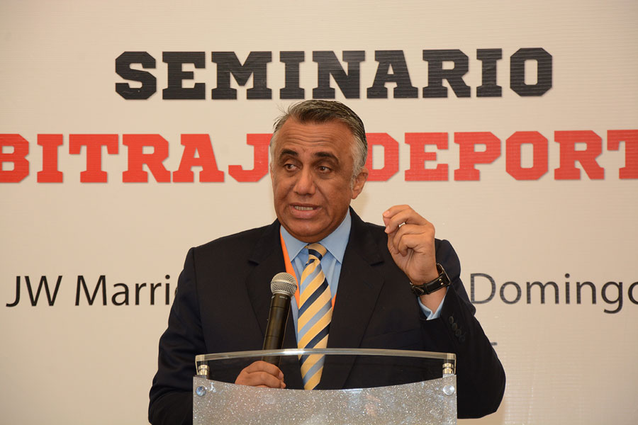 Luis Mejía Oviedo, presidente del COD, durante el seminario sobre arbitraje deportivo.
