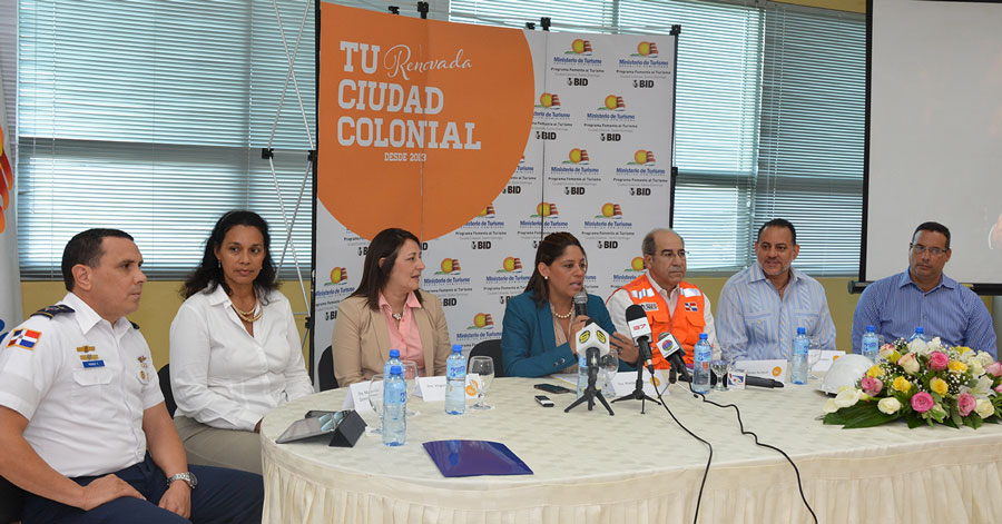 Maribel Villalona encabezó la rueda de prensa en que se rindió cuentas sobre los avances del remozamiento de la Zona Colonial, en el Ministerio de Turismo./ LÉSTER ÁLVAREZ.