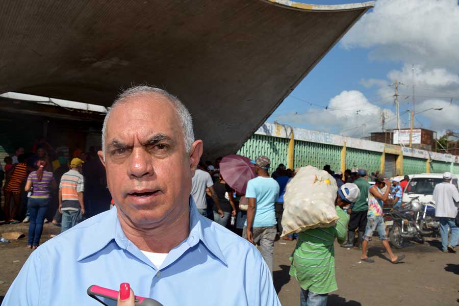 Bolívar Pérez, Presidente de la Asociación de Comerciantes del Mercado Nuevo de la Avenida Duarte. / LÉSTHER ÁLVAREZ