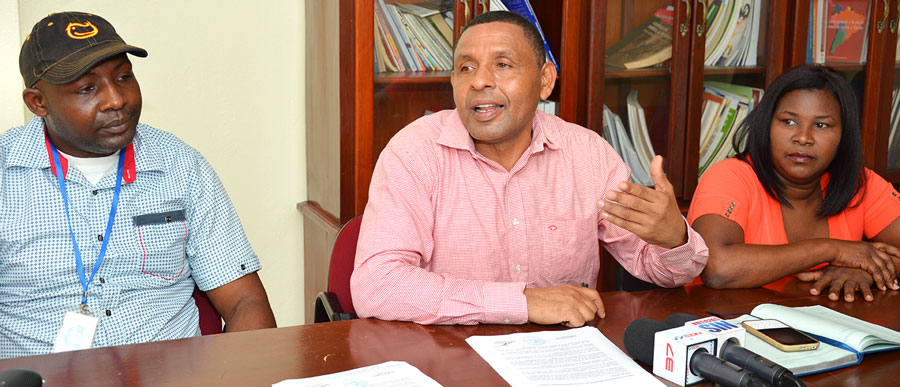 Santo Sánchez, representante de Fenatrazonas, pide diálogo laboral con la Corporación Avícola del Caribe./ GABRIEL ALCÁNTARA