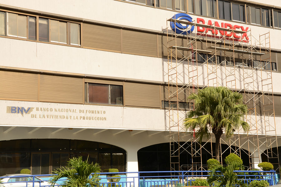 El Bandex está ubicado en el mismo edificio donde operaba el BNV / Lésther Álvarez..
