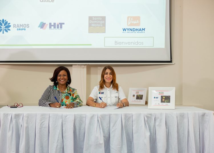 Dania Heredia, presidente de Ecored y July Alcántara, VP de Administración & Finanzas de HIT. | Fuente externa.