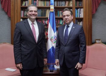 Daniel Runde, vicepresidente del CSIS, y Víctor Bisonó.