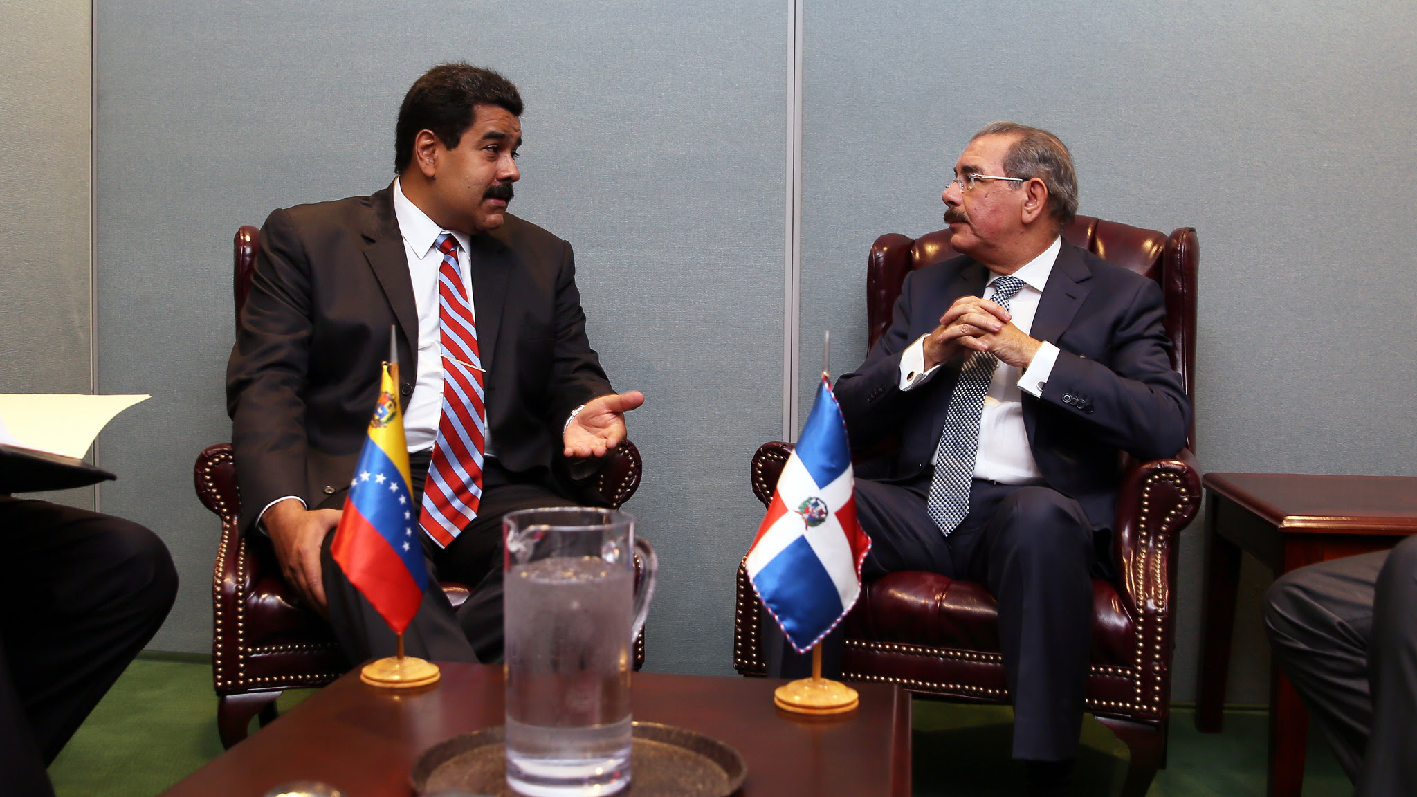 Aunque el gobierno de Nicolás Maduro ha garantizado la permanencia del PetroCaribe, el presidente Danilo Medina debe preparar un "Plan B" que le evite una caída en sus estimaciones de ingresos por esa vía.