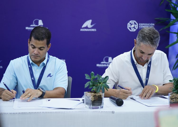 David Llibre e Ignacio Santorini durante la firma.