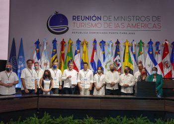 Los funcionarios latinoamericanos firmaron la Declaración de Punta Cana, en el marco de la Reunión de Ministros de Turismo de la Américas, organizada por la OMT. | Fuente externa.