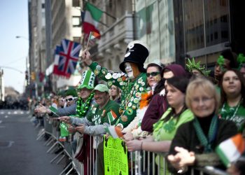 El día de San Patricio conmemora la fundación de la República de Irlanda. La celebración es muy común en Estados Unidos, llevada por su comunidad de migrantes. | Allison Joyce, Getty Images.