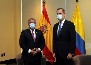 El rey Felipe VI de España posa con el presidente de Colombia, Iván Duque, durante una reunión en La Paz, Bolivia. | Juan Carlos Torrejón, EFE.