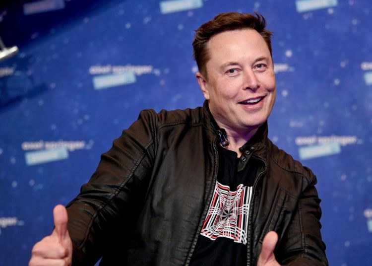 Según el ranking de multimillonarios, la fortuna atribuida a Elon Musk alcanzaría los US$192,000 millones. | hipertextual.com