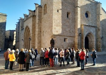 Turistas en una visita guiada a la parte antigua de Cáceres
EUROPA PRESS
(Foto de ARCHIVO)
20/12/2021