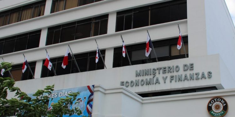 Fachada del Ministerio de Economía y Finanzas de Panamá. | Capital Financiero.