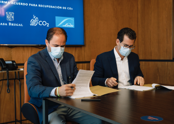 Firma acuerdo recuperación CO2 entre Casa Brugal y Green CO2.jpg