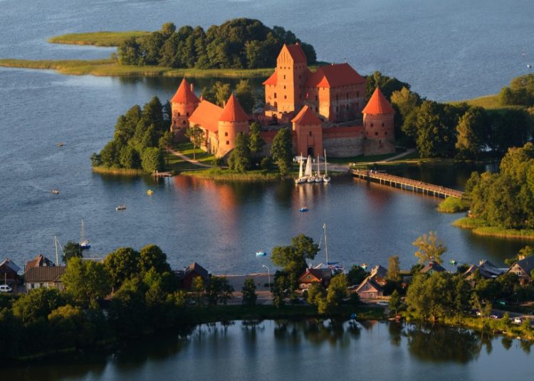 Turismo báltico castillo de Trakai Lituania