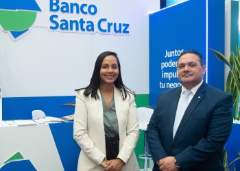 Greeys W. Henriquez, gerente Mi Negocio y Juan de Dios Gonzalez, 2do vicepresidente Banca Persona. | Fuente externa.