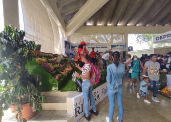 Visitantes pasaron por los estantes de la Feria Agropecuaria (Agropenor). La Feria se celebró del 6 al 8 de mayo en San Francisco de Macorís, Duarte. | Irmgard De La Cruz