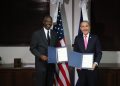 El ministro de Educación Superior, Franklin García, junto a Isiah Parnell, encargado de Negocios de la Embajada de Estados Unidos en República Dominicana. - Fuente externa.