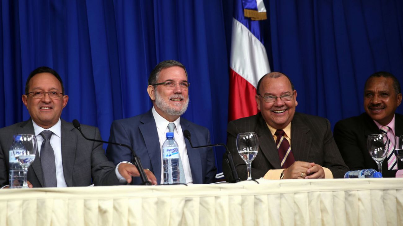 Ángel Estévez, Roberto Rodríguez Marchena, Carlos Segura Fóster y Olgo Fernández en rueda de prensa en el Palacio Nacional.