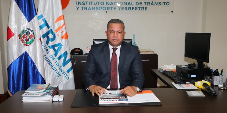 El director ejecutivo del Instituto Nacional de Tránsito y Transporte Terrestre (Intrant), Rafael Arias.