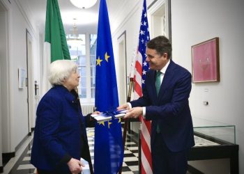 La secretaria del Tesoro de Estados Unidos, Janet Yellen, y el ministro irlandés de Finanzas, Pachal Donohoe