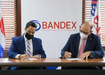 Juan Mustafá, gerente general de Bandex, y Edgar del Toro, gerente General de Banco Lafise.