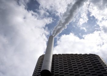 La Comisión Europea considera que la trayectoria que propone envía "señales claras" de que el objetivo no es compatible con tecnologías intensivas en carbono. - Fuente externa.