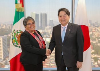La secretaria de Economía Mexicana, Raquel Buenrostro y el canciller de Japón, Yoshimasa Hayashi. | Fuente externa.