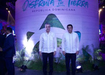 El presidente Luis Abinader y el ministro de Turismo, David Collado.