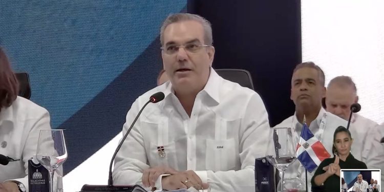 El presidente de la República, Luis Abinader, durante la primera sesión de la XXVIII Cumbre Iberoamericana. | Fuente externa.