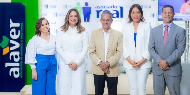 María Irene Sánchez, Irlonca Tavarez, Francisco Deschamps, Yokasta Díaz y Oscar Galán