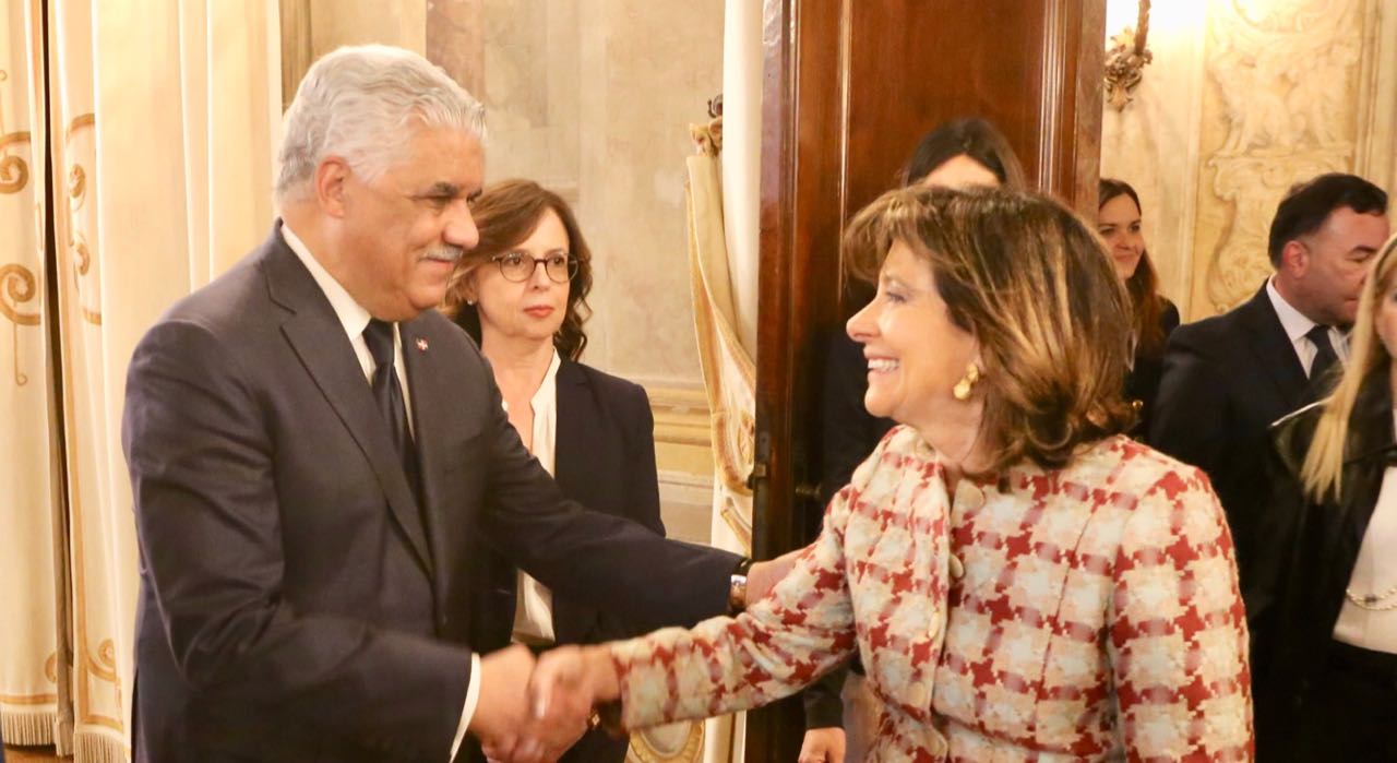 miguel vargas y la presidenta del senado de italia, maría elisabetta alberti casellati