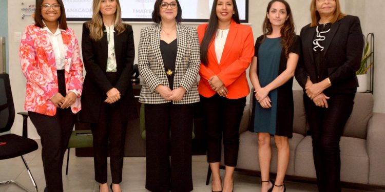 Danielis Fermín, Mariel López, Elizabeth Mena, Rosa Anacaona Pascual, María Rosa Moreira y Polina Araujo. | Lésther Álvarez