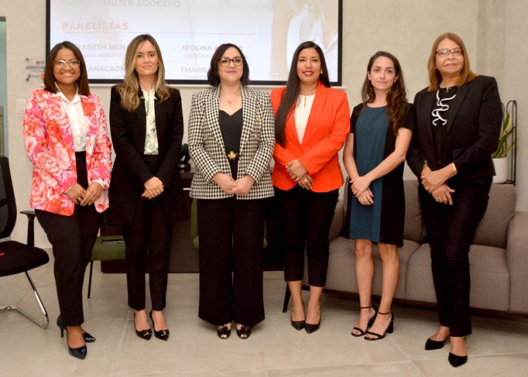 Danielis Fermín, Mariel López, Elizabeth Mena, Rosa Anacaona Pascual, María Rosa Moreira y Polina Araujo. | Lésther Álvarez