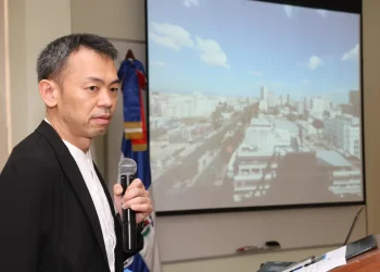 Shinsaku Munemoto, experto en prevención de desastres, abordó la problemática del cambio climático. - Fuente externa.