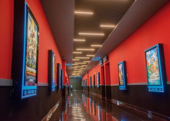 El cine también cuenta con un renovado Candy bar, nuevas estaciones y modernos sistema audiovisual. | Fuente externa.